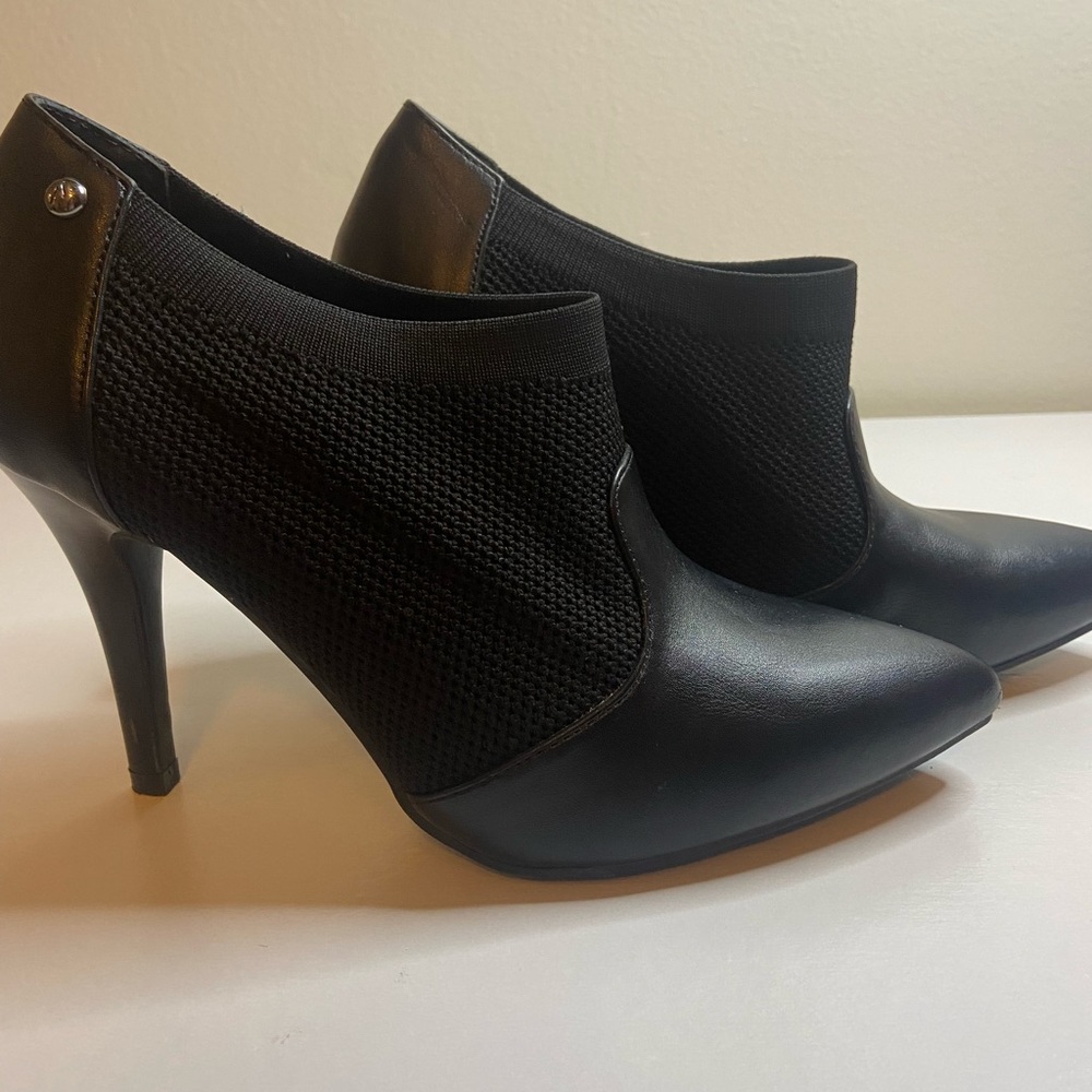Simply Vera Vera Wang black booties